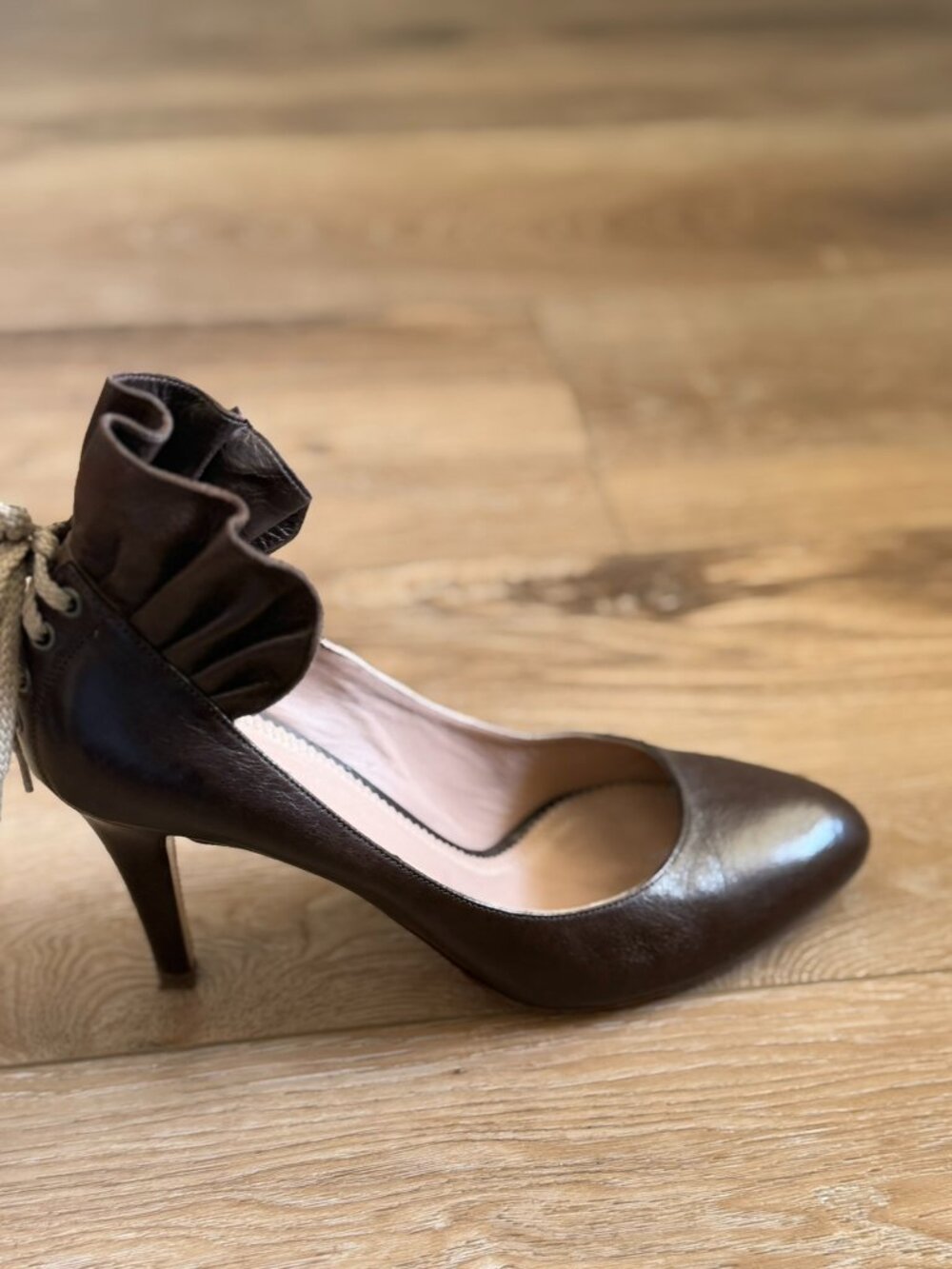 Chloe Ruffle-Back Heels, Size 40 - Picture 7 of 10